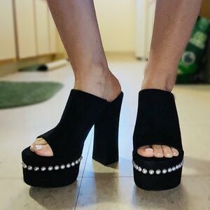 Elegant Stuart Weitzman Black Platform Chunky Heels with White Pearl Detailing